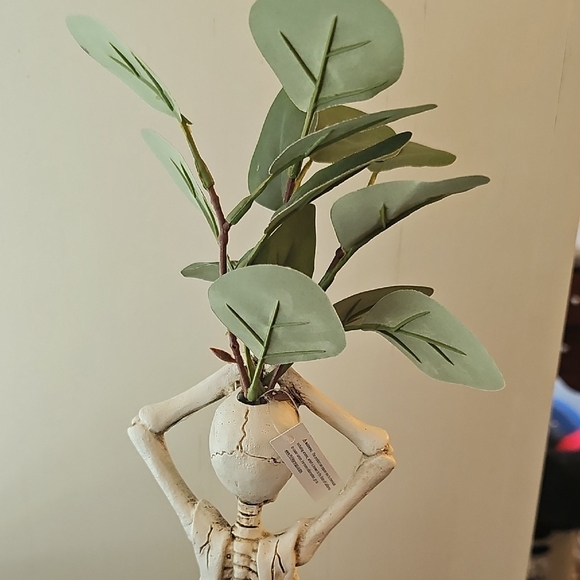 New Bundle of 2 12" Ceramic Yoga Skeletons with Greenery Halloween Decor - Picture 7 of 16